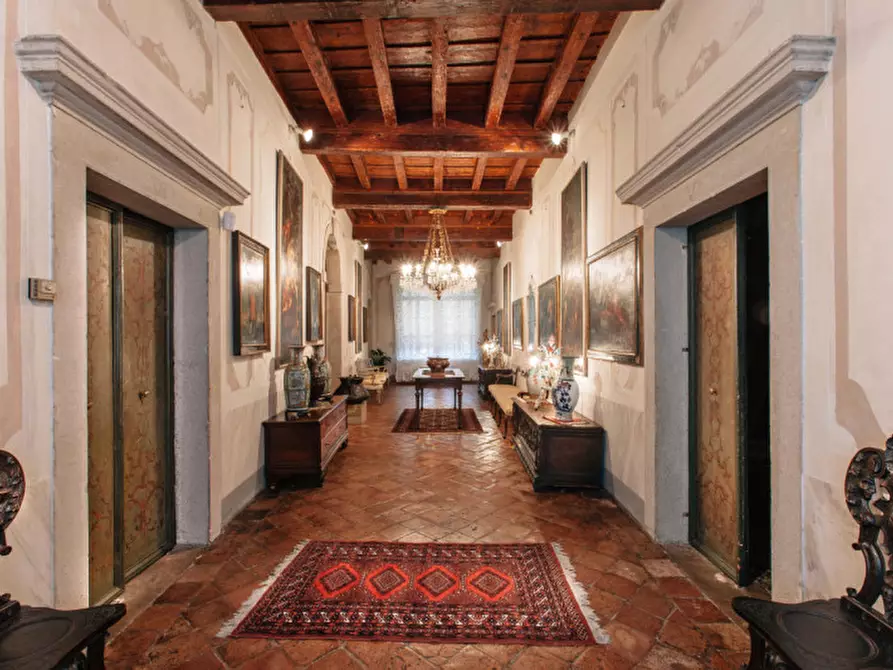 Immagine 2 di Palazzo in vendita  a Vittorio Veneto