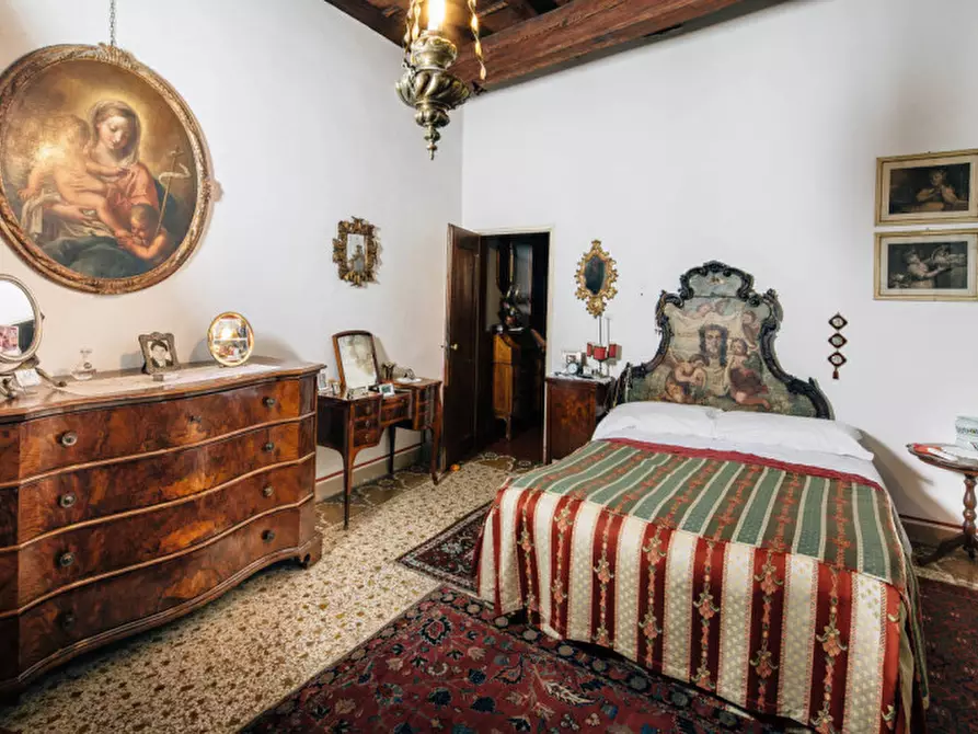 Immagine 11 di Palazzo in vendita  a Vittorio Veneto