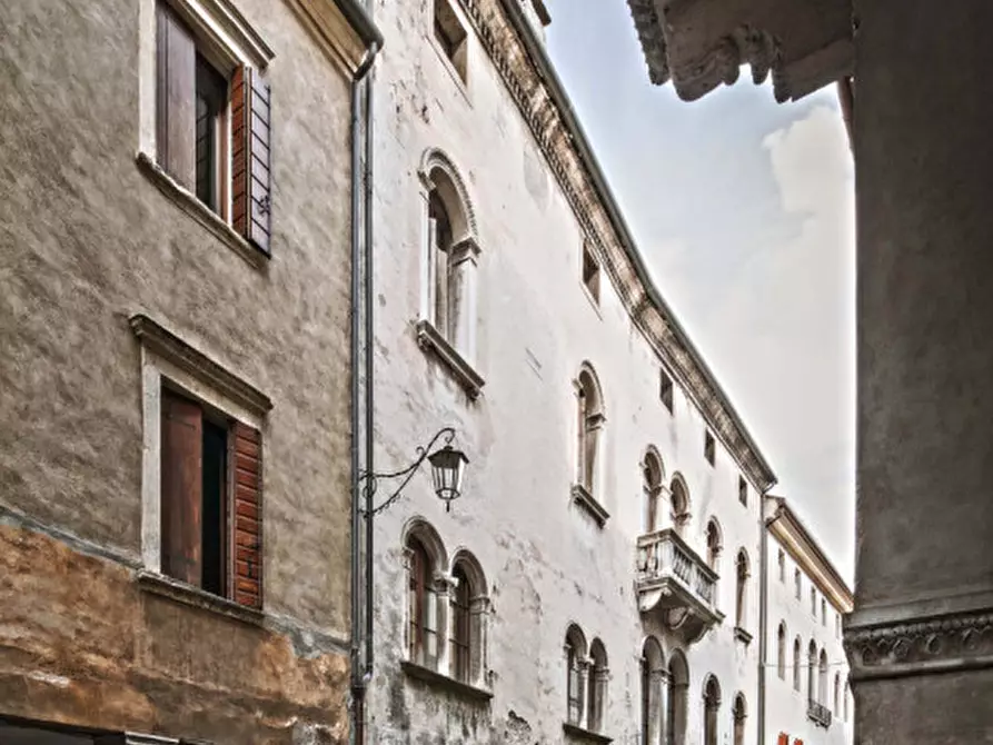 Immagine 15 di Palazzo in vendita  a Vittorio Veneto