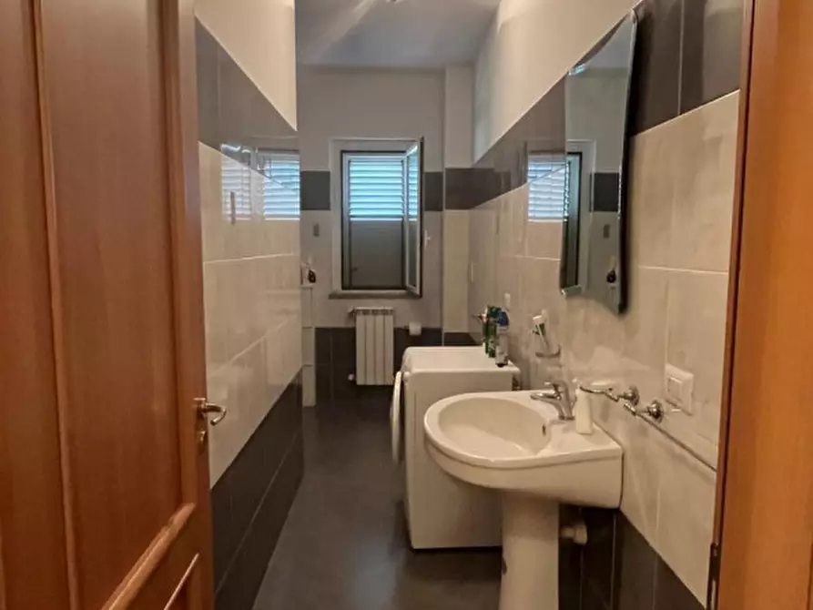 Immagine 6 di Appartamento in vendita  in via bachelet a Montepaone