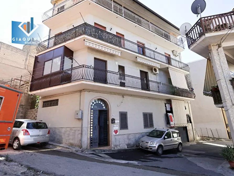 Immagine 1 di Appartamento in vendita  in Via Fratelli Bandiera n. 24 a Palagonia