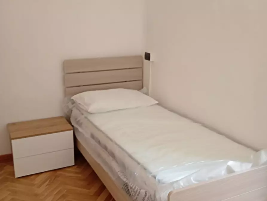 Immagine 11 di Camera in affitto  in Via Belvedere 14 a Napoli