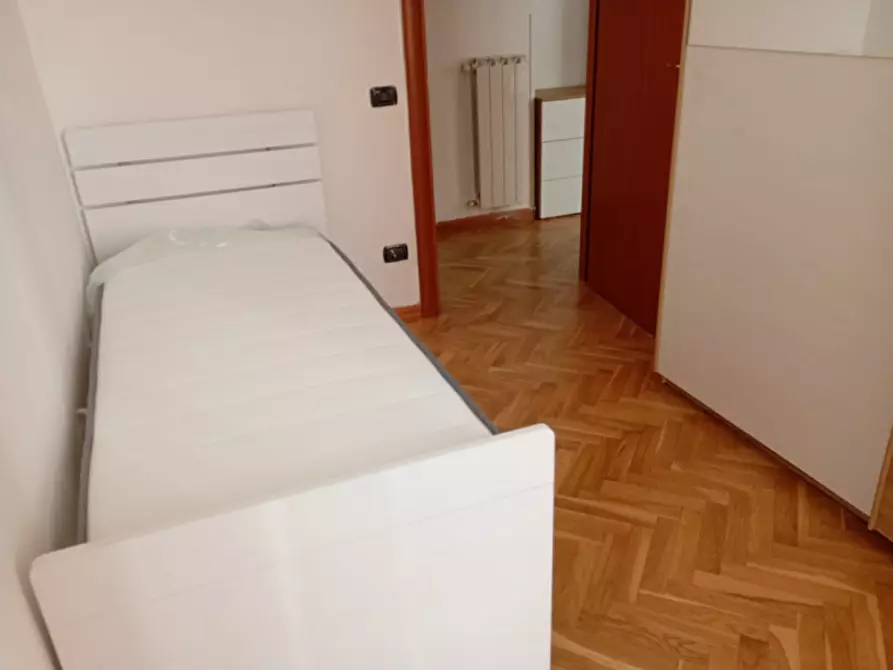 Immagine 26 di Camera in affitto  in Via Belvedere 14 a Napoli