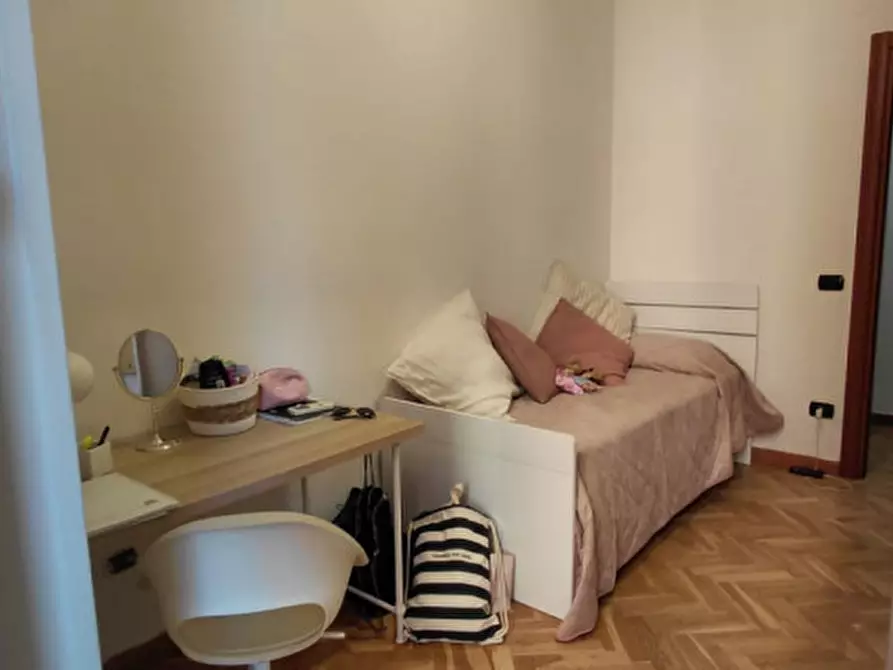 Immagine 42 di Camera in affitto  in Via Belvedere 14 a Napoli