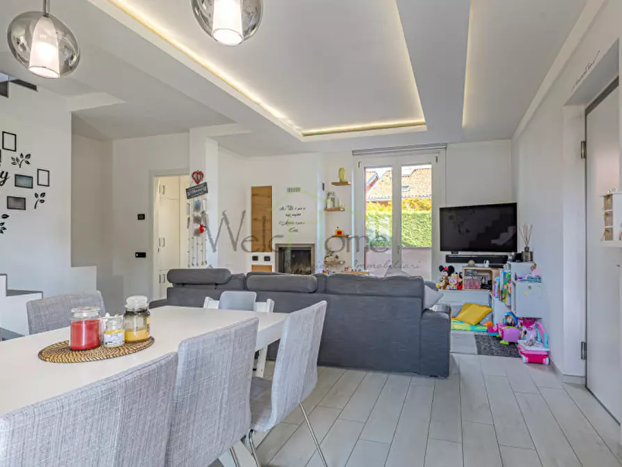 Immagine 3 di Casa bifamiliare in vendita  a Albavilla