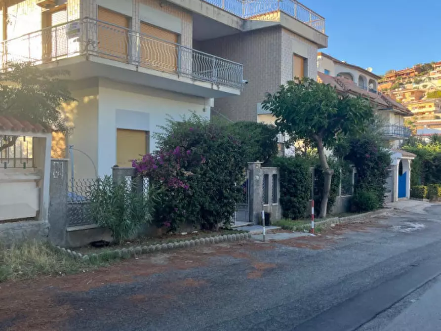 Immagine 1 di Villa in vendita  in C.DA PIETRAGRANDE a Montauro