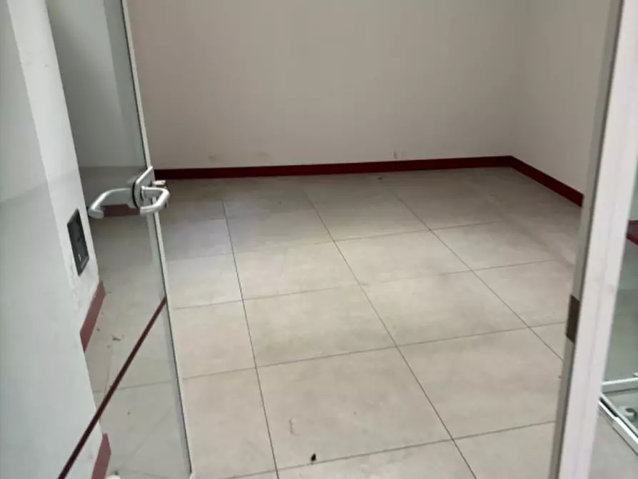 Immagine 4 di Negozio in affitto  in PIAZZA MASSIMO D'AZEGLIO a Firenze