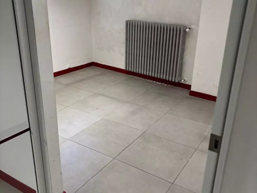 Immagine 5 di Negozio in affitto  in PIAZZA MASSIMO D'AZEGLIO a Firenze