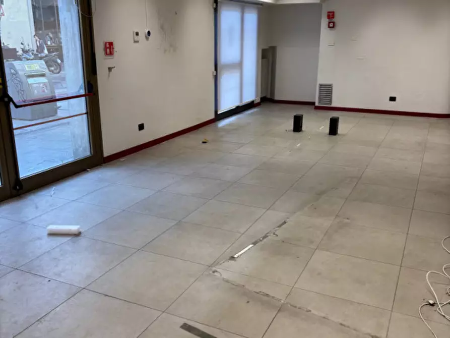 Immagine 6 di Negozio in affitto  in PIAZZA MASSIMO D'AZEGLIO a Firenze