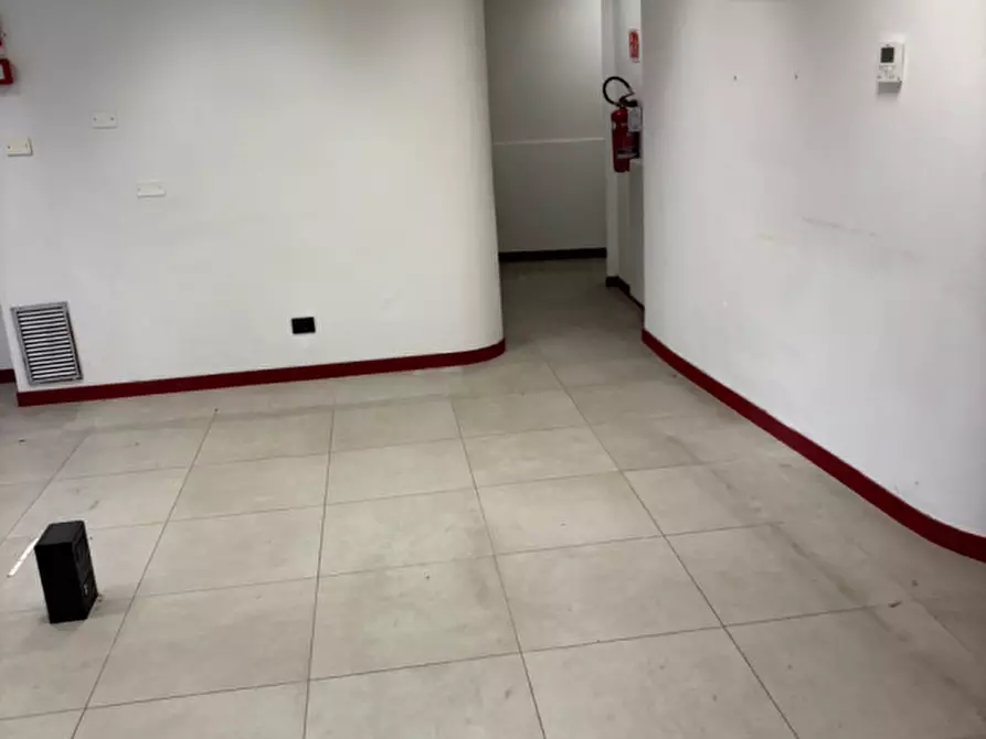 Immagine 9 di Negozio in affitto  in PIAZZA MASSIMO D'AZEGLIO a Firenze