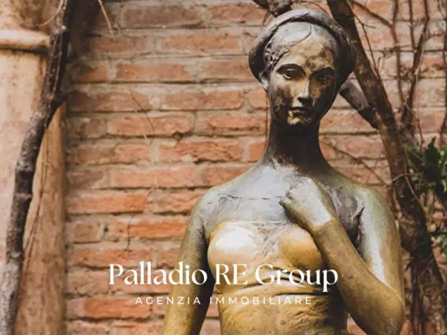 Immagine 5 di Negozio in vendita  in Via Mazzini 17 a Verona