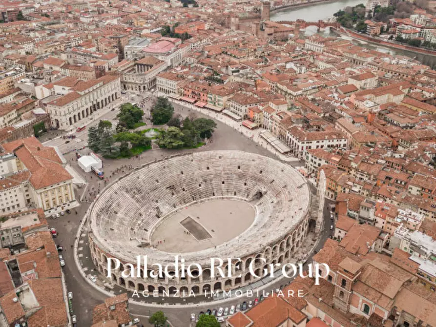 Immagine 12 di Negozio in vendita  in Via Mazzini 17 a Verona