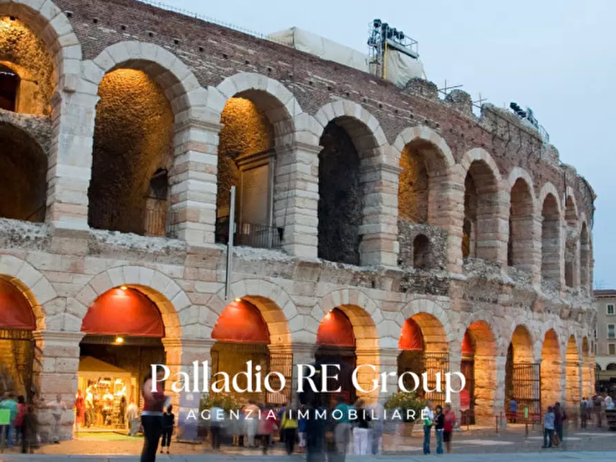 Immagine 13 di Negozio in vendita  in Via Mazzini 17 a Verona