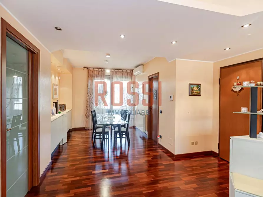 Immagine 2 di Appartamento in vendita  in VIA RIVA a Monza