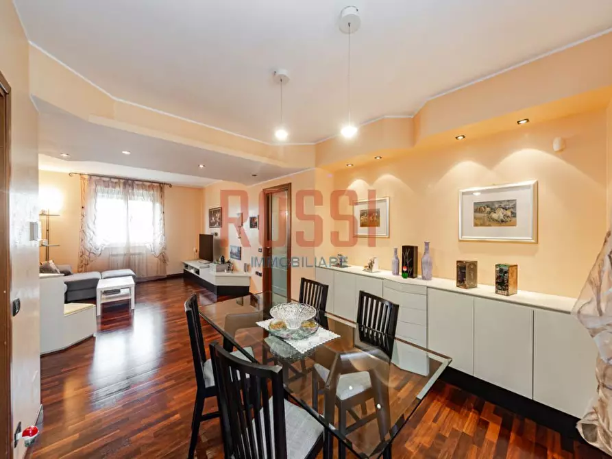 Immagine 3 di Appartamento in vendita  in VIA RIVA a Monza