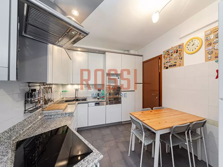 Immagine 6 di Appartamento in vendita  in VIA RIVA a Monza