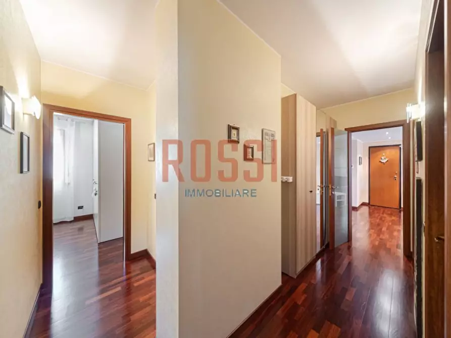 Immagine 10 di Appartamento in vendita  in VIA RIVA a Monza