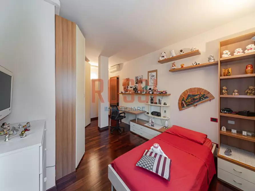 Immagine 11 di Appartamento in vendita  in VIA RIVA a Monza