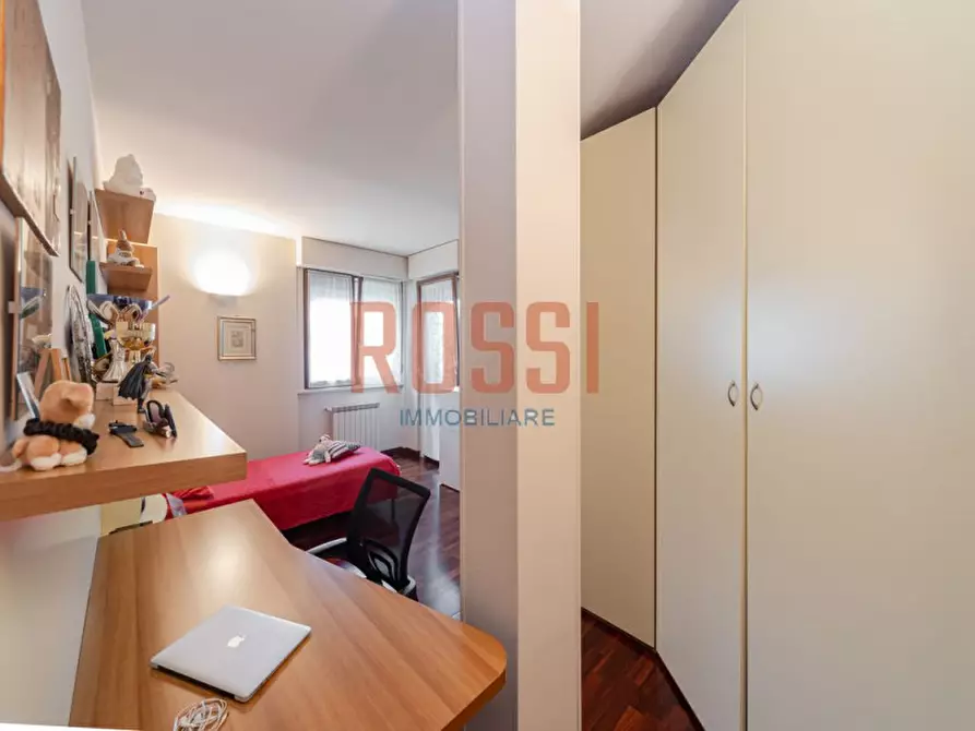 Immagine 15 di Appartamento in vendita  in VIA RIVA a Monza