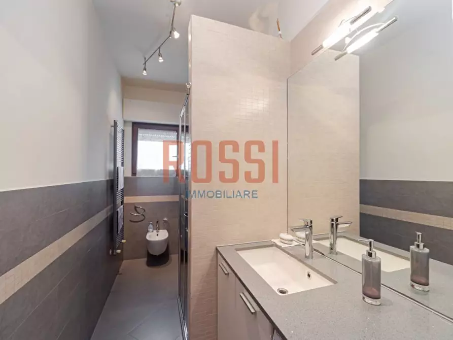 Immagine 18 di Appartamento in vendita  in VIA RIVA a Monza