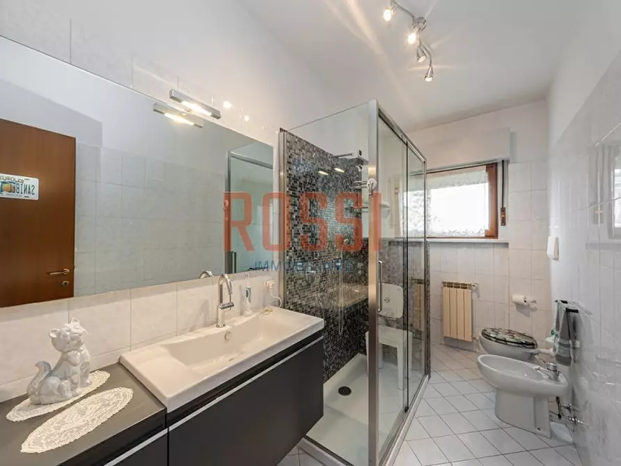 Immagine 20 di Appartamento in vendita  in VIA RIVA a Monza