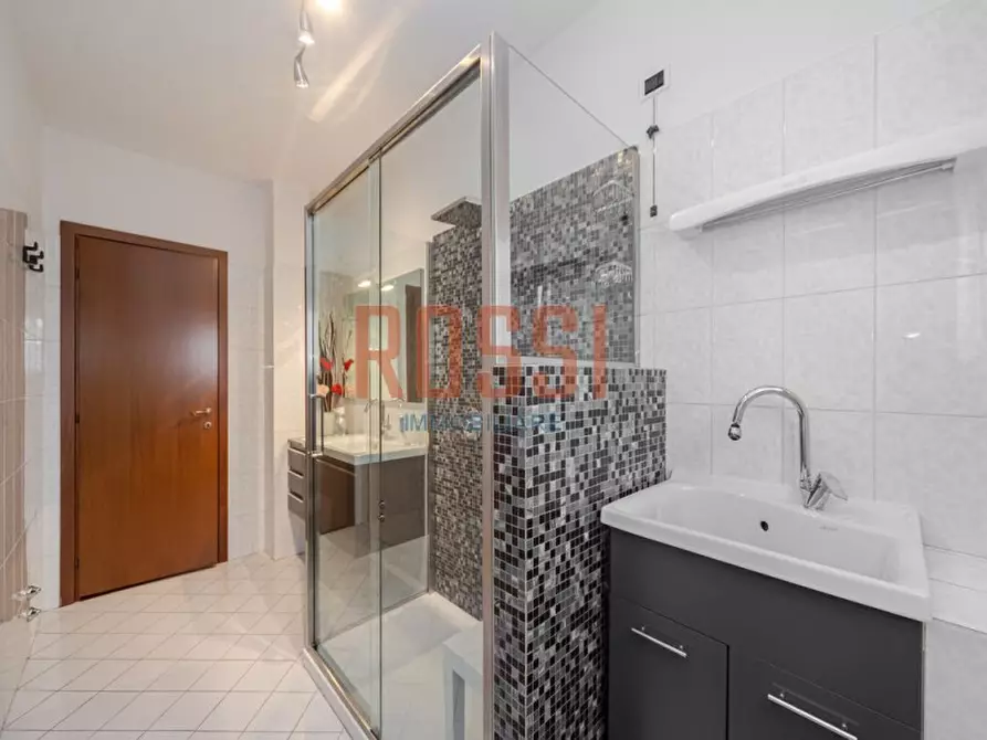 Immagine 21 di Appartamento in vendita  in VIA RIVA a Monza