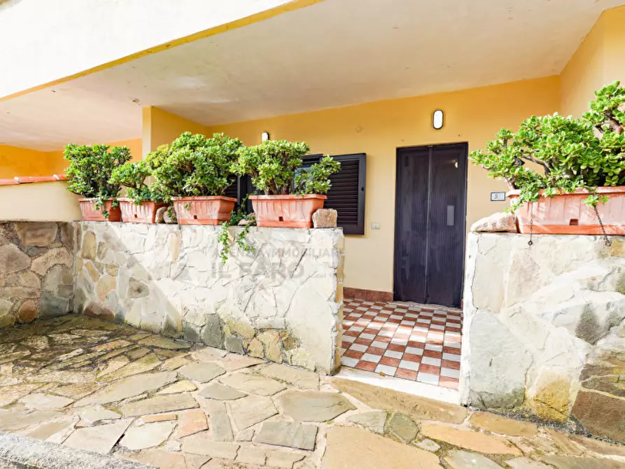 Immagine 3 di Appartamento in vendita  in Via Cala Chiesa a La Maddalena