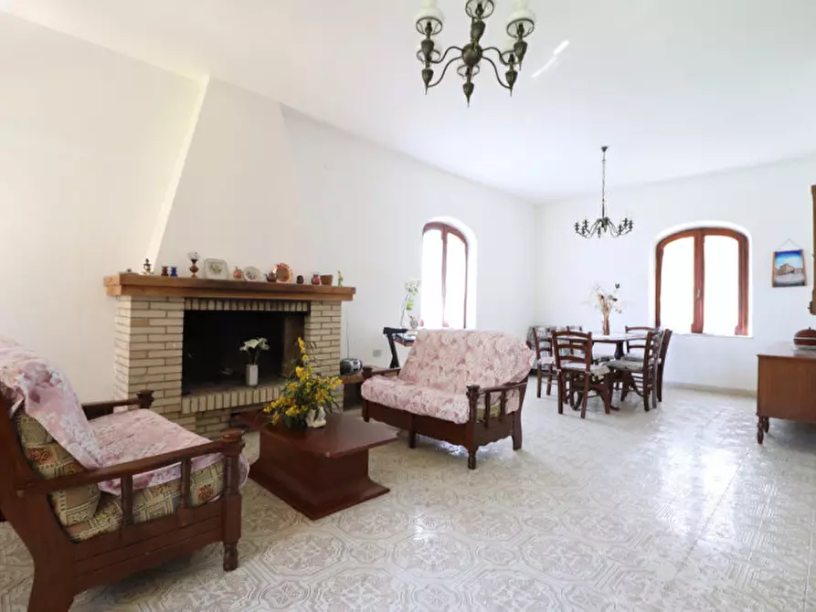 Immagine 2 di Casa indipendente in vendita  in Strada Saturno 5 a Pula