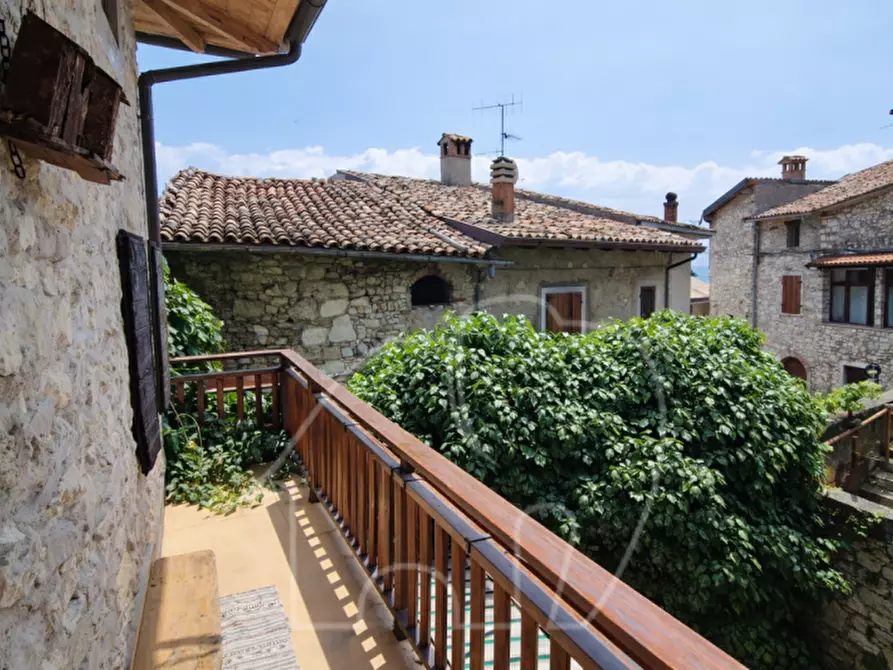 Immagine 3 di Villetta a schiera in vendita  in Piovere a Tignale