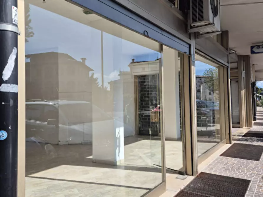 Immagine 4 di Negozio in vendita  in Viale Venezia 6 a Cassola