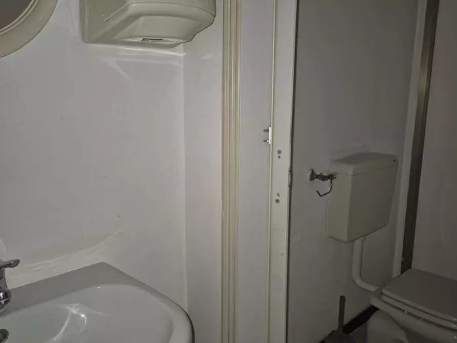 Immagine 11 di Negozio in vendita  in Viale Venezia 6 a Cassola