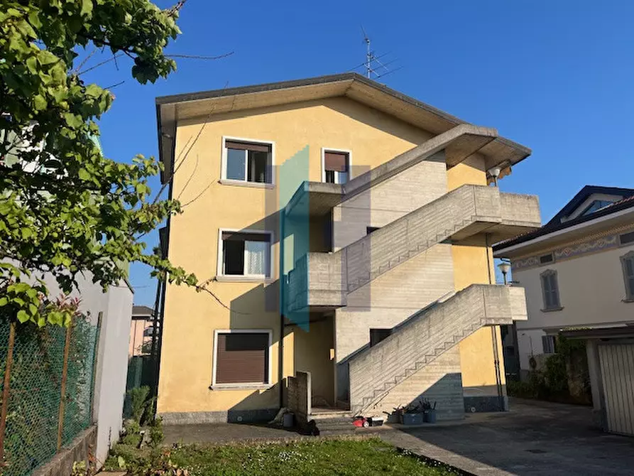 Immagine 1 di Appartamento in vendita  in Via Repubblica a Curno
