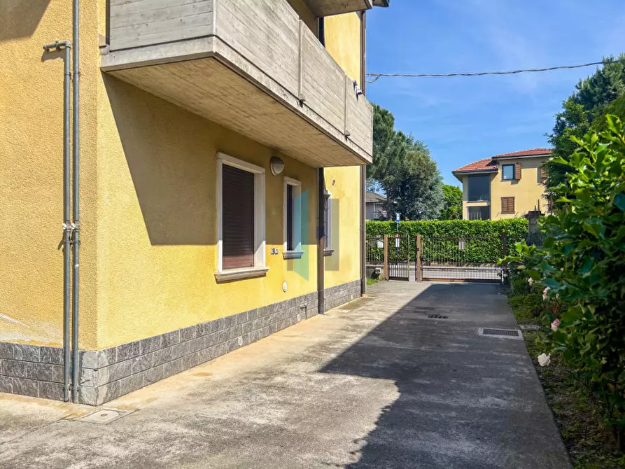 Immagine 2 di Appartamento in vendita  in Via Repubblica a Curno