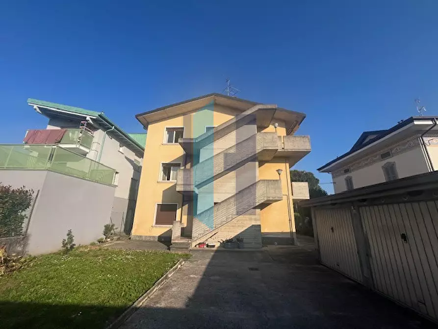 Immagine 2 di Appartamento in vendita  in Via Repubblica a Curno