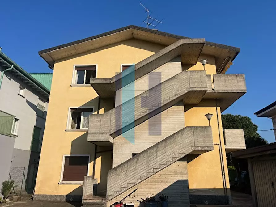 Immagine 4 di Appartamento in vendita  in Via Repubblica a Curno