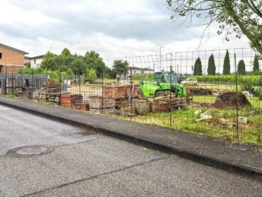 Immagine 1 di Terreno in vendita  in Via Risorgimento, 36040 Sarego VI, Italia a Sarego