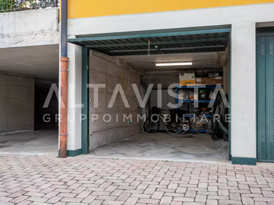 Immagine 39 di Appartamento in vendita  in via Pirandello a Montichiari