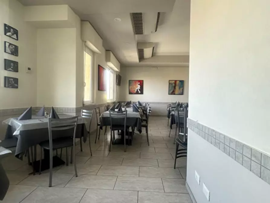 Immagine 2 di Attività commerciale in vendita  in via aurelia a Vado Ligure