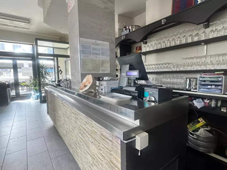 Immagine 3 di Attività commerciale in vendita  in via aurelia a Vado Ligure