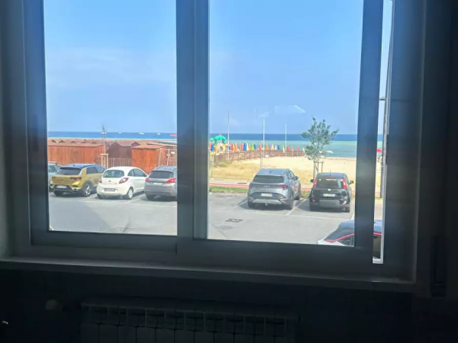 Immagine 4 di Attività commerciale in vendita  in via aurelia a Vado Ligure