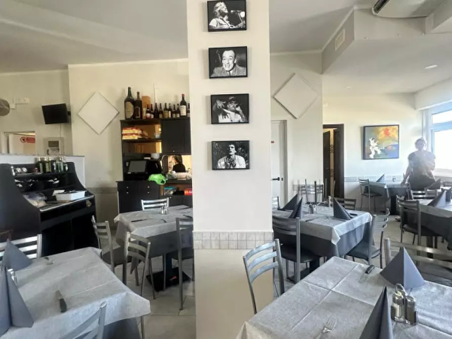 Immagine 8 di Attività commerciale in vendita  in via aurelia a Vado Ligure