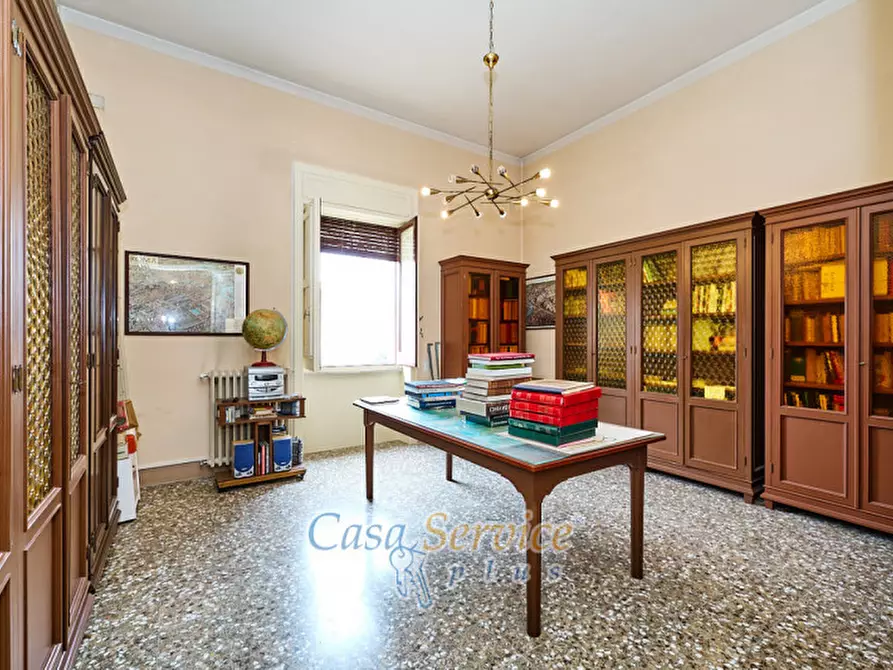 Immagine 25 di Palazzo in vendita  in Via San Pasquale a Parabita