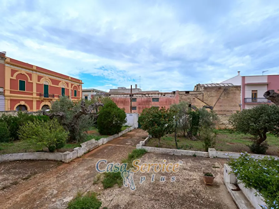 Immagine 34 di Palazzo in vendita  in Via San Pasquale a Parabita