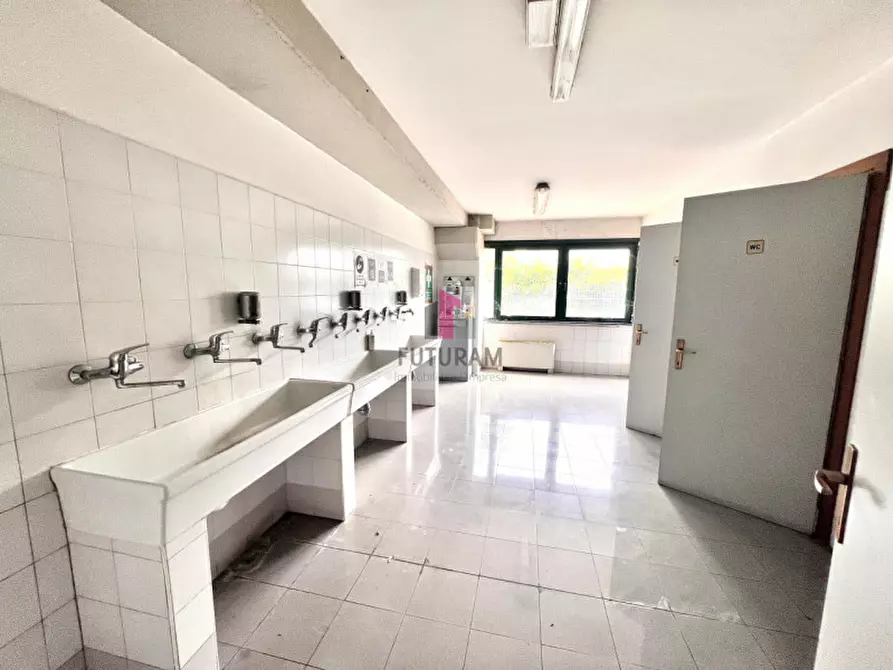 Immagine 18 di Capannone industriale in affitto  in via Asolo a Dueville