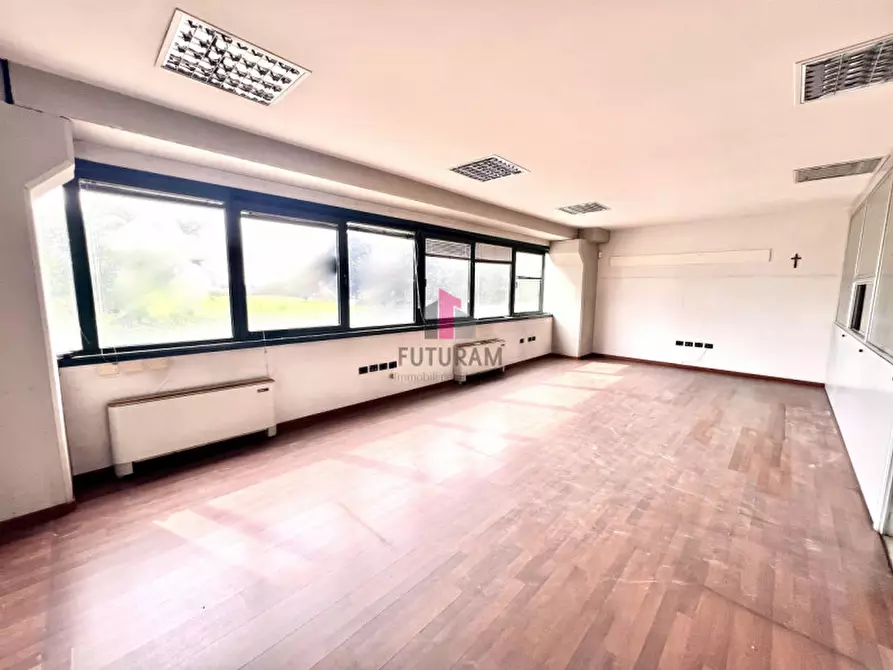 Immagine 26 di Capannone industriale in affitto  in via Asolo a Dueville