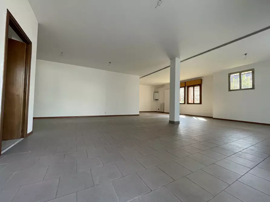 Immagine 8 di Magazzino in affitto  in VIA MONTI a Selvazzano Dentro