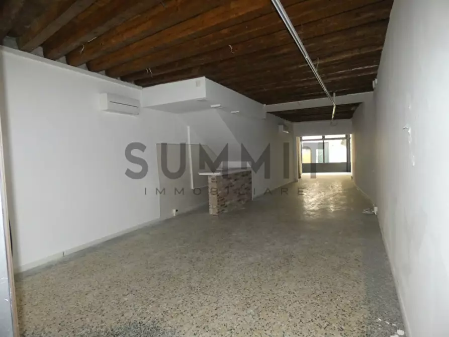 Immagine 4 di Negozio in affitto  a Schio