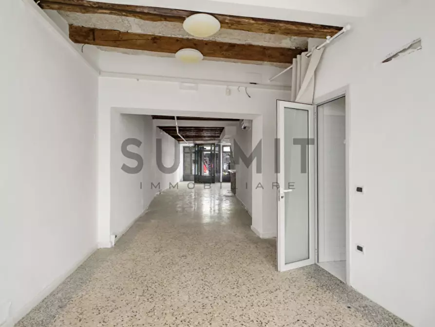 Immagine 5 di Negozio in affitto  a Schio