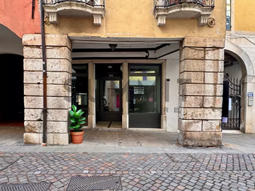 Immagine 7 di Negozio in affitto  a Schio