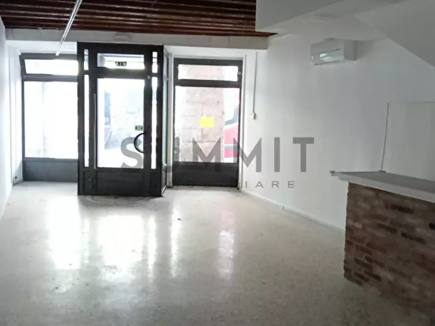 Immagine 7 di Negozio in affitto  a Schio